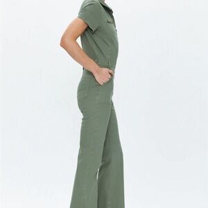 NWT Pistola Jumpsuit Short Sleeve L
Denim stretch Olive green large zipper front